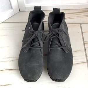 Eddie Bauer suede blue grey chukka booties, size 6.5. Excellent condition